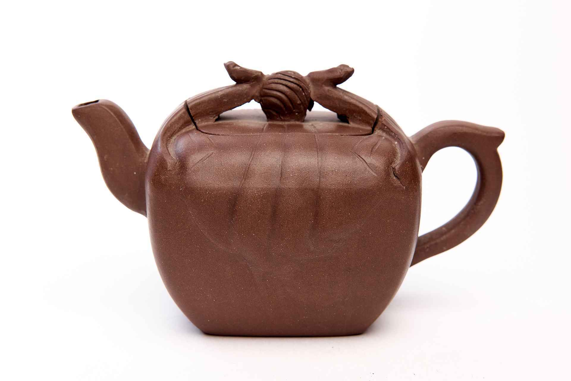 Чайник в виде печати, завязанной в традиционном узелке