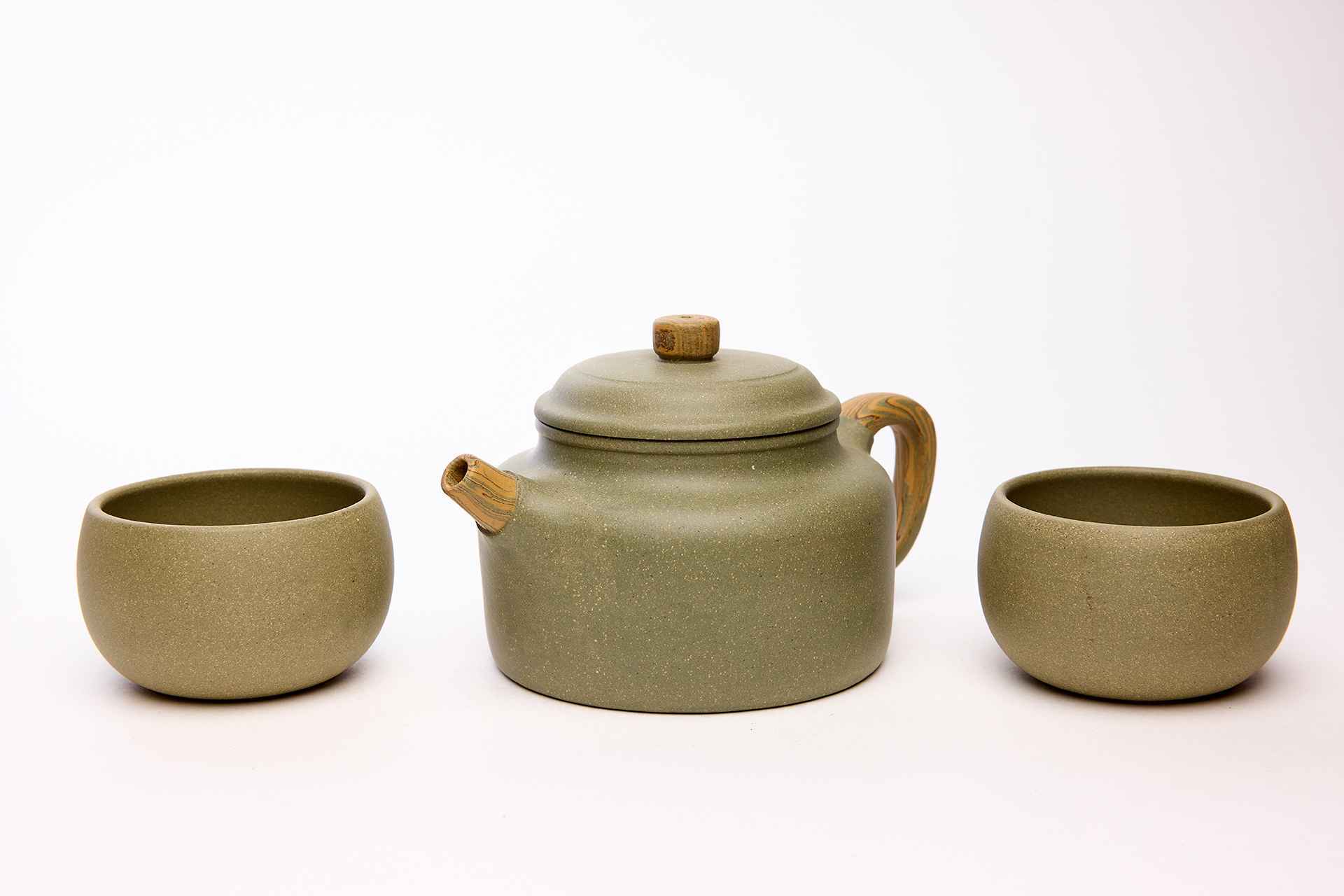 Чайный сервиз из разноцветной глины