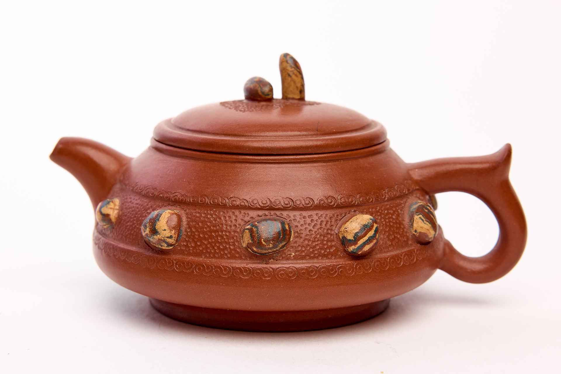 Чайник с изображением нанкинских камней дождевого цветка