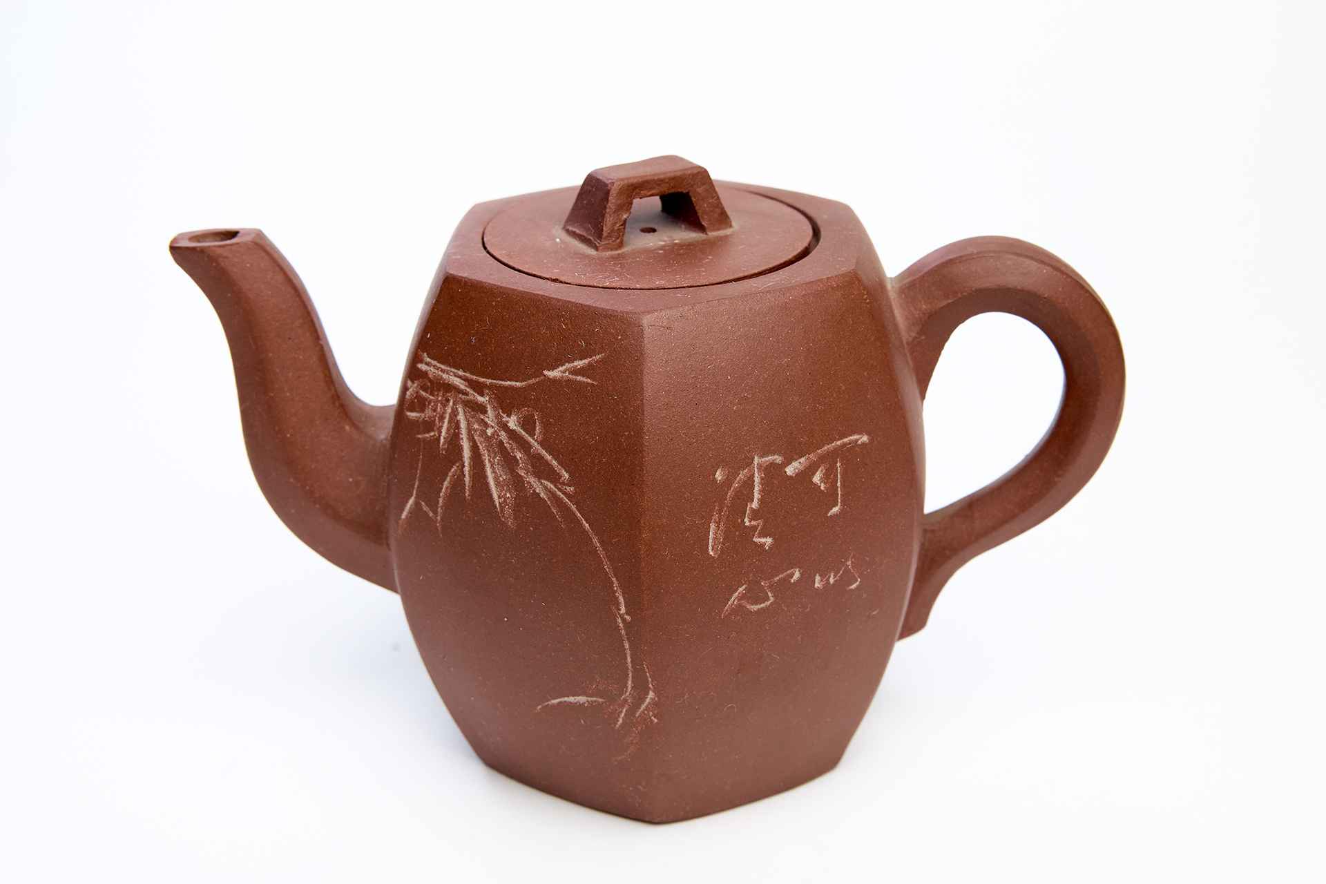 Чайник с изображением цветка орхидеи