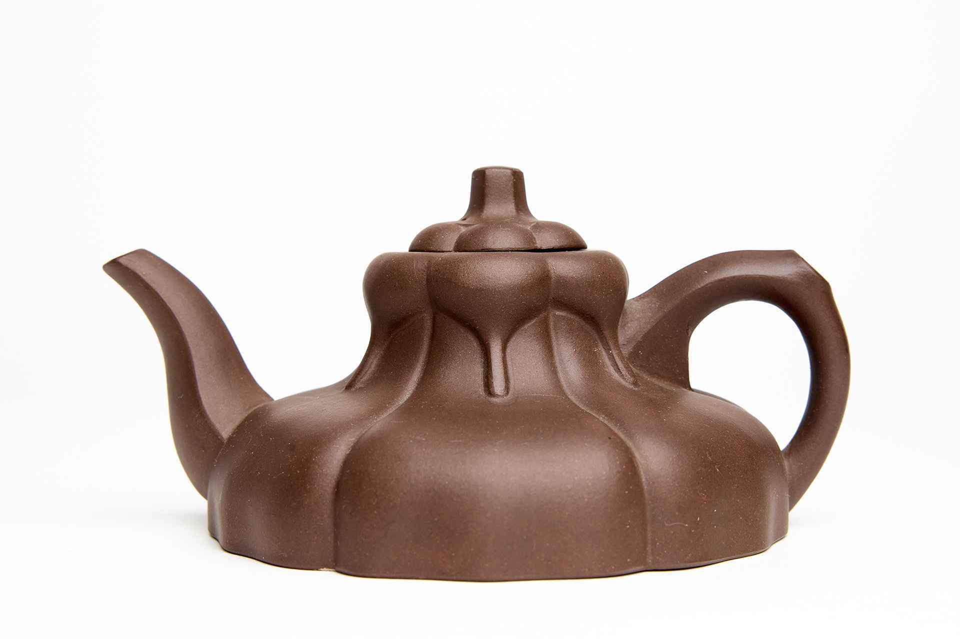 Чайник в виде цветка магнолии