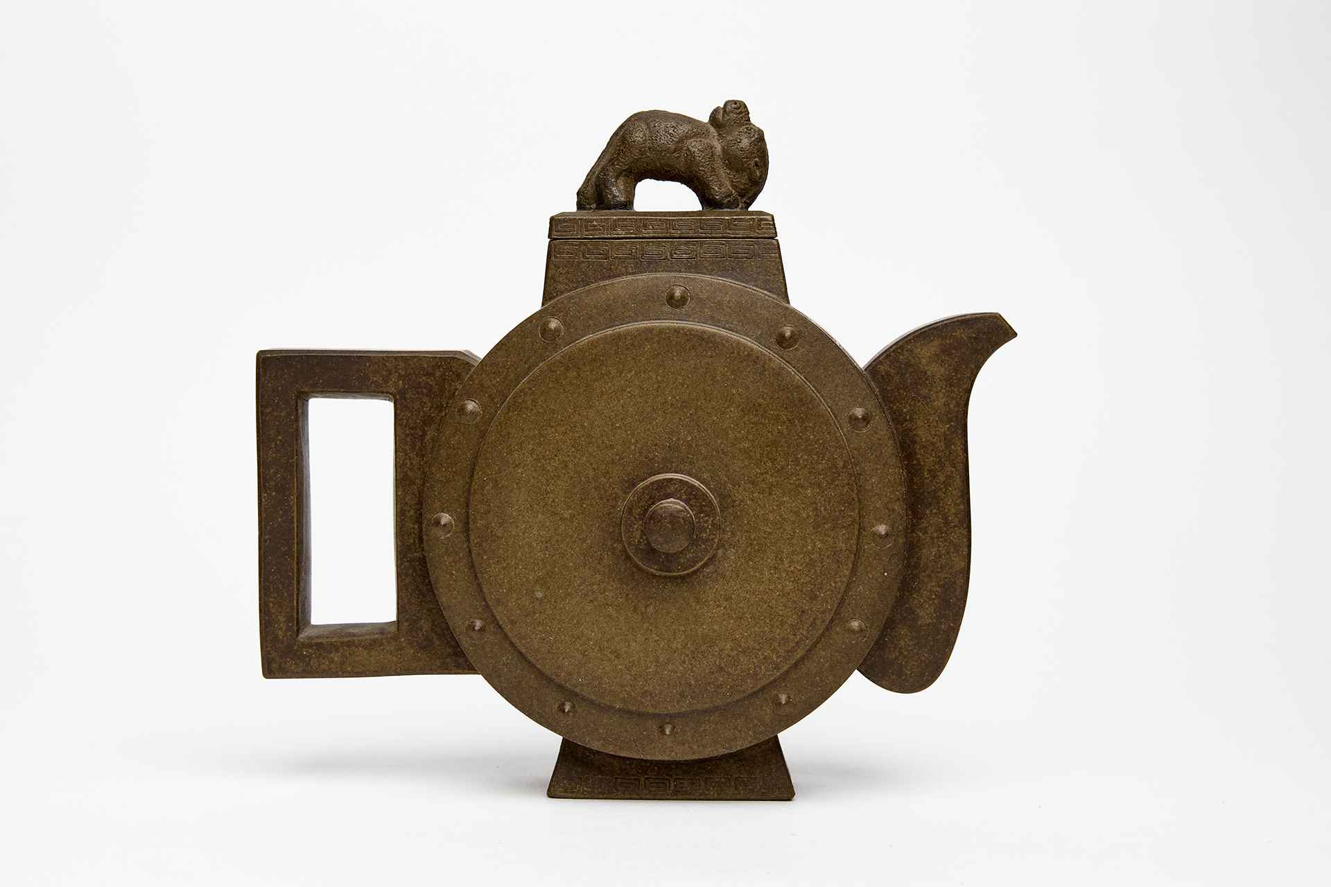 Чайник в форме старинной бронзы