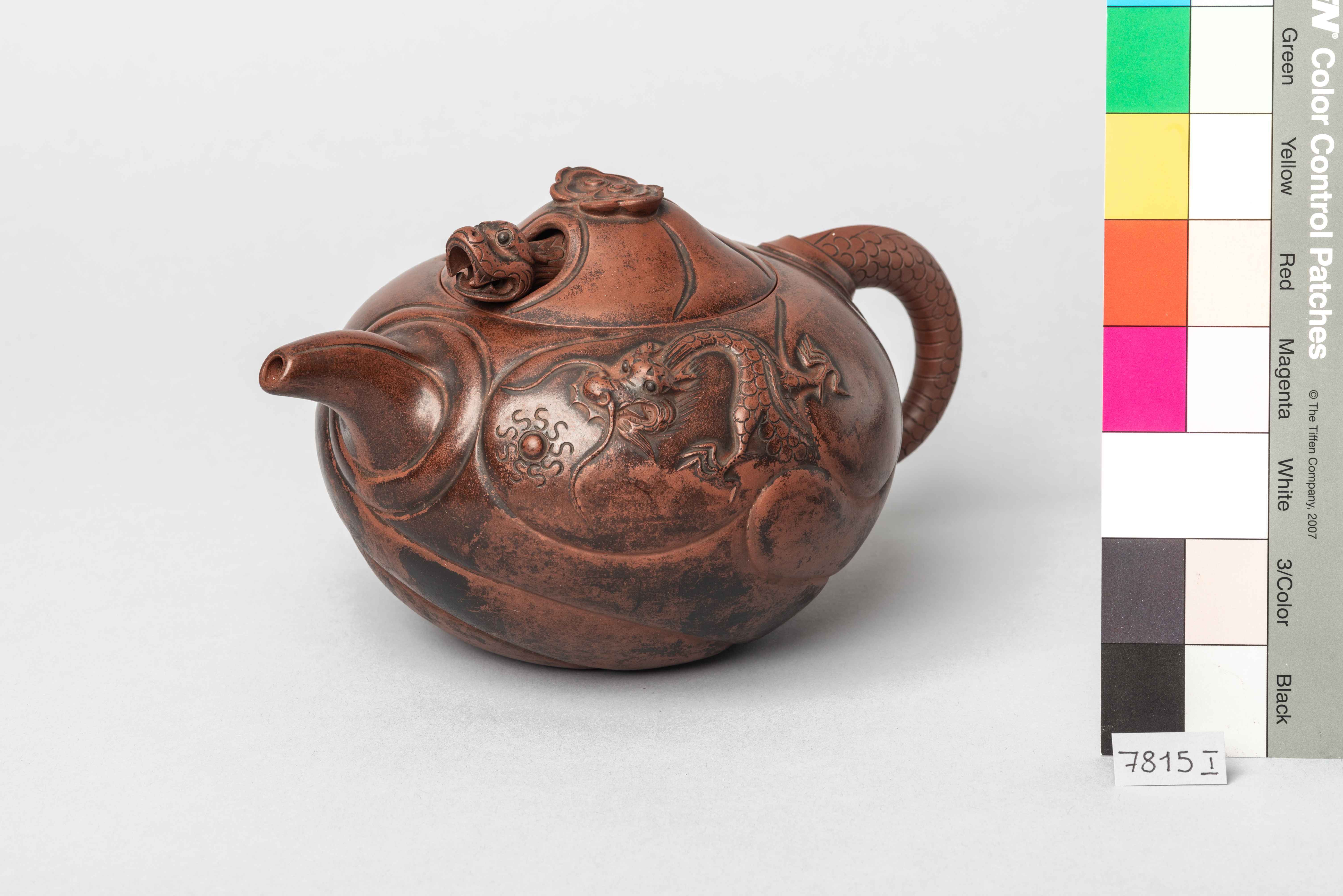 Чайник с крышкой