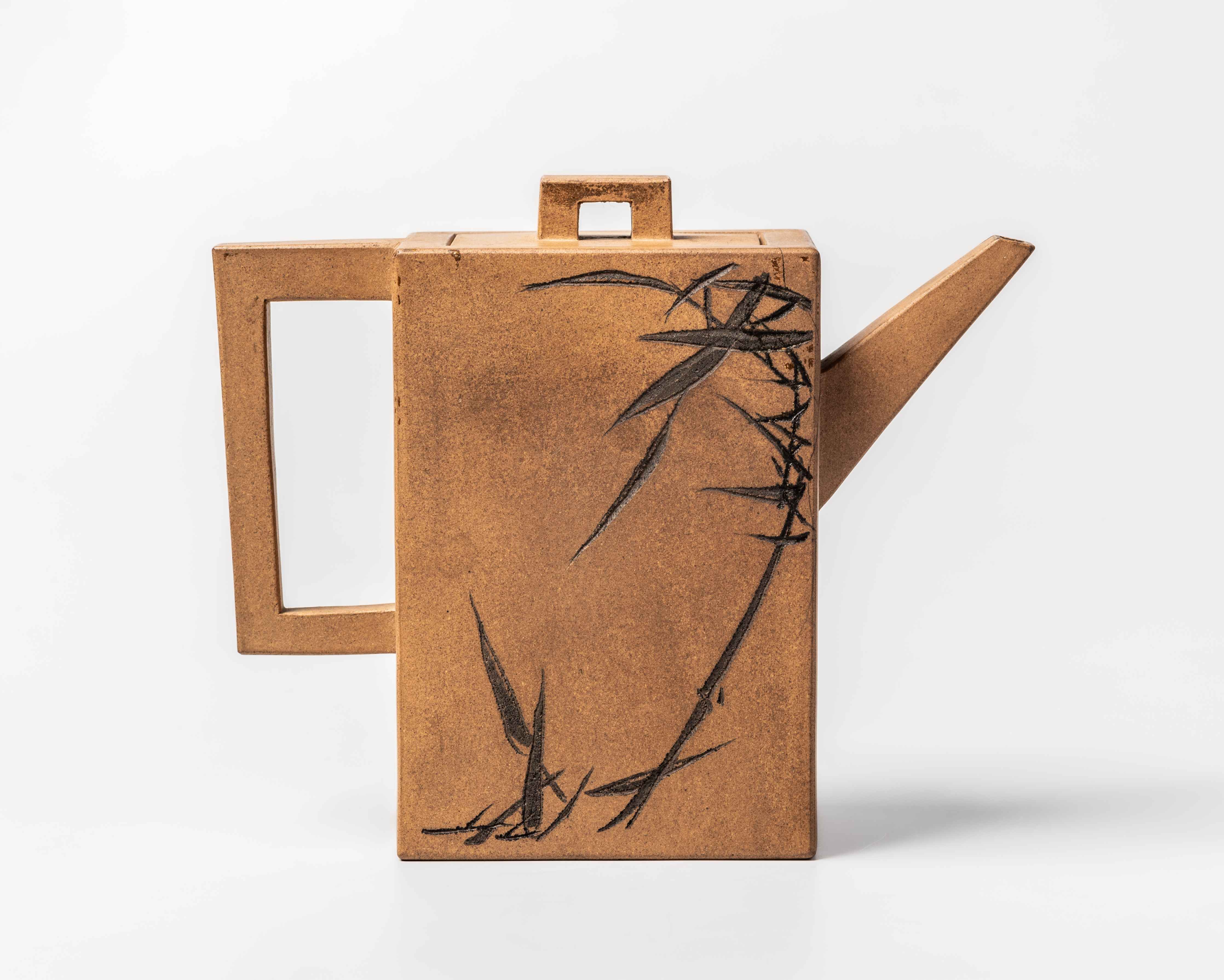 Чайник с крышкой