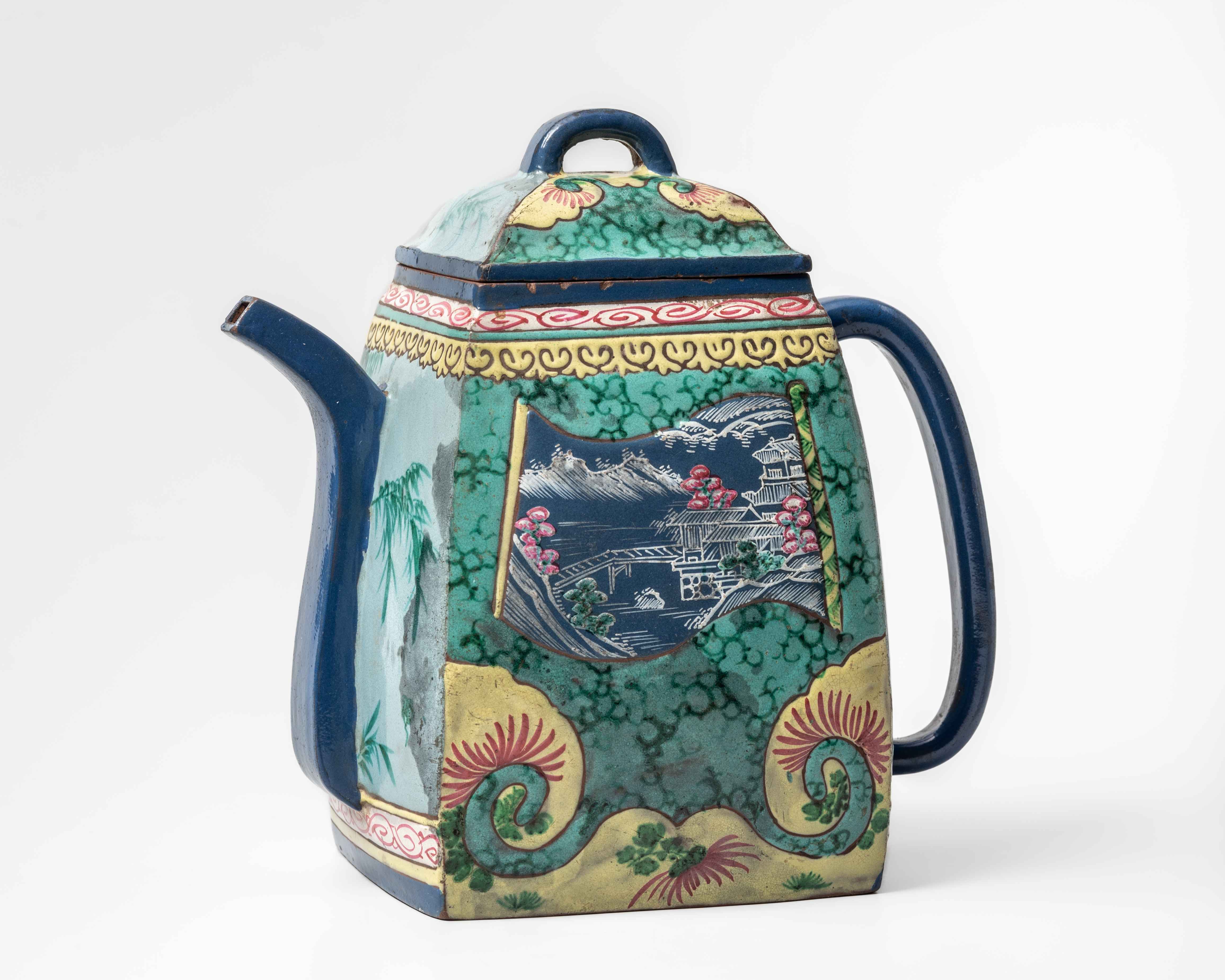 Кофейник с крышкой